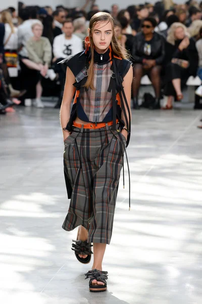 Look 25